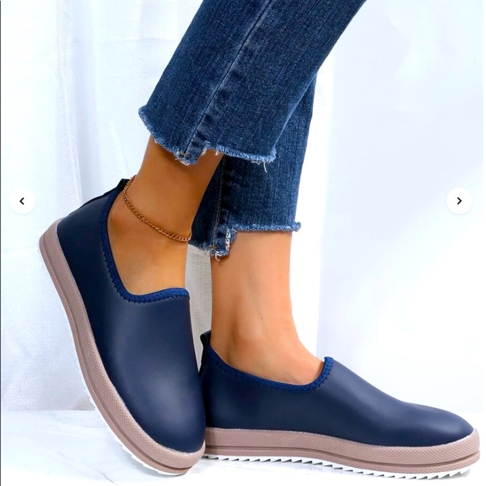 EMERY ROSE 🌹 Minimalist Stitch Detail Slip-On Flats sz 7.5 Navy Blue